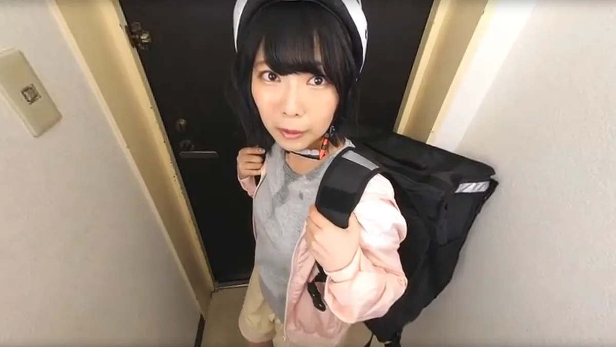 Lucky Pervert Delivery Man Fucks Naughty College Girl P1