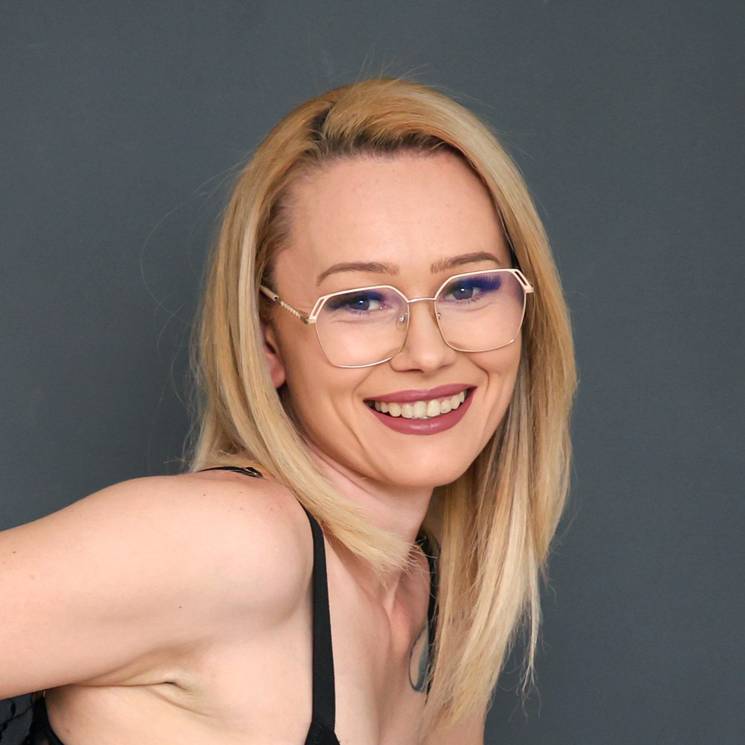 Ellie Crystal portrait