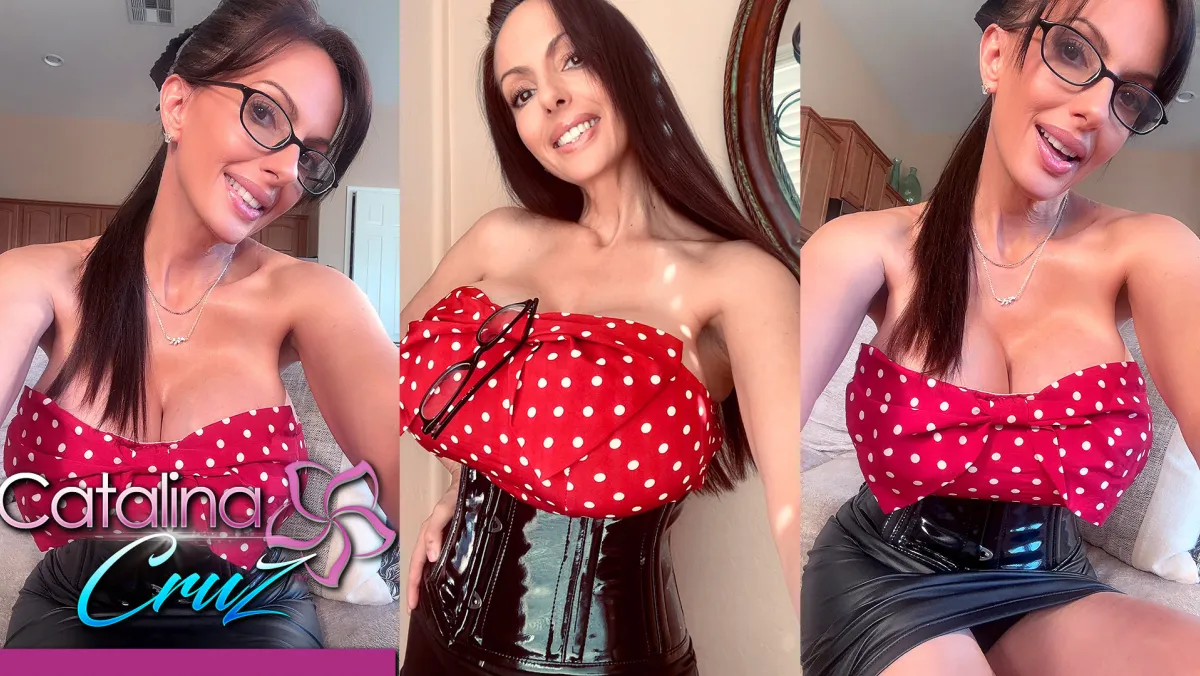 Catalina Cruz Pin-Up Playtime: Naughty MILF VR Striptease 5K