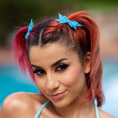 Roxie Sinner portrait